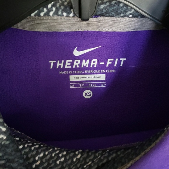 Nike athletic pullover sweatshirt. - Picture 4 of 4